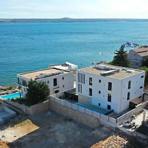 https://adastra-apartments.hotelinzadar.com
